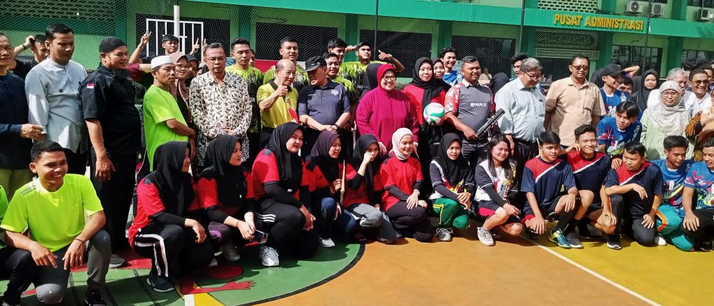 Gebyar Megah Milad UISU ke-72: Rektor UISU Sambut pembukaan Acara di Lapangan Volley Kampus UISU Jalan SM Raja Medan